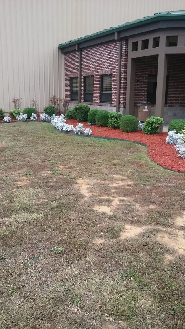 Keeping commercial grounds presentable through an Alabama summer